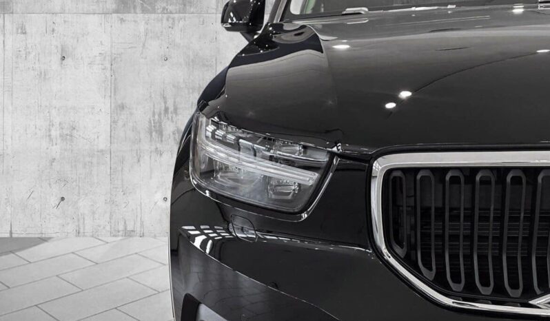 
								Volvo XC40 full									