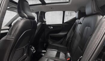 
										Volvo XC40 full									