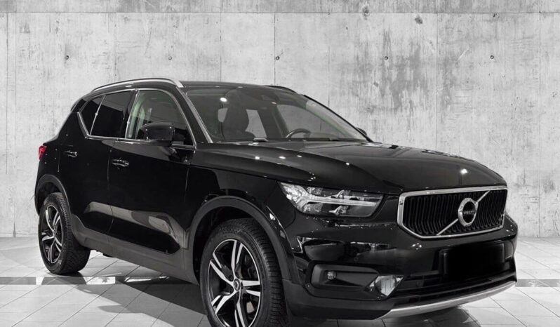 
								Volvo XC40 full									