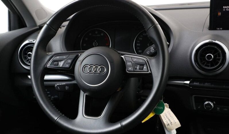 
								Audi A3 Sportback Sport 35 1,5 TFSI full									