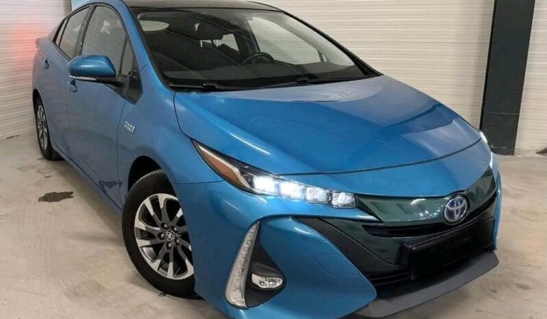 
								Toyota Prius full									