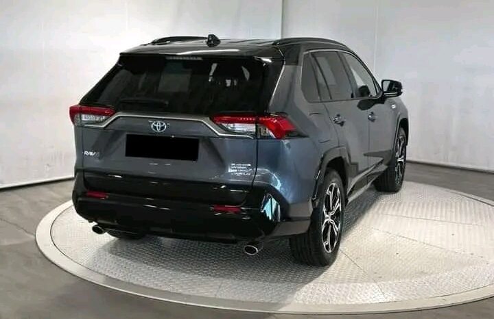 
								Toyota RAV4 Plug-in Hybrid full									