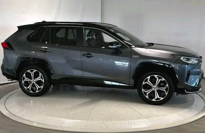 
								Toyota RAV4 Plug-in Hybrid full									