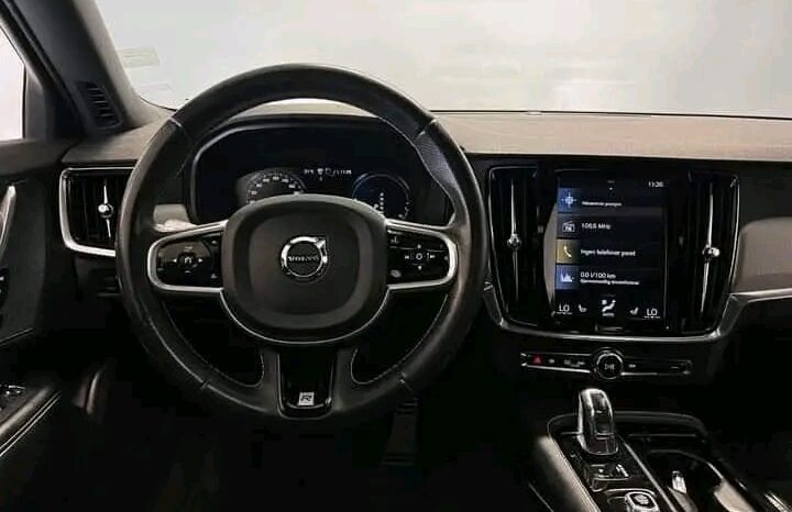 
								Volvo S90 full									