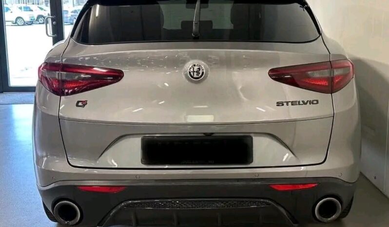 
								Alfa Romeo Stelvio full									