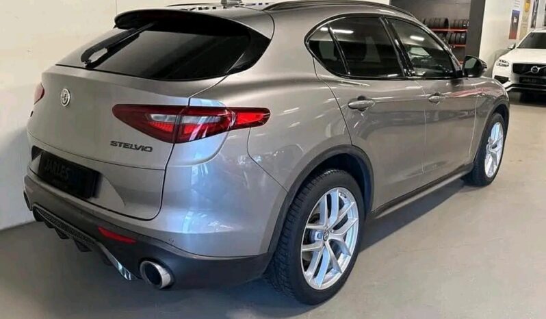 
								Alfa Romeo Stelvio full									