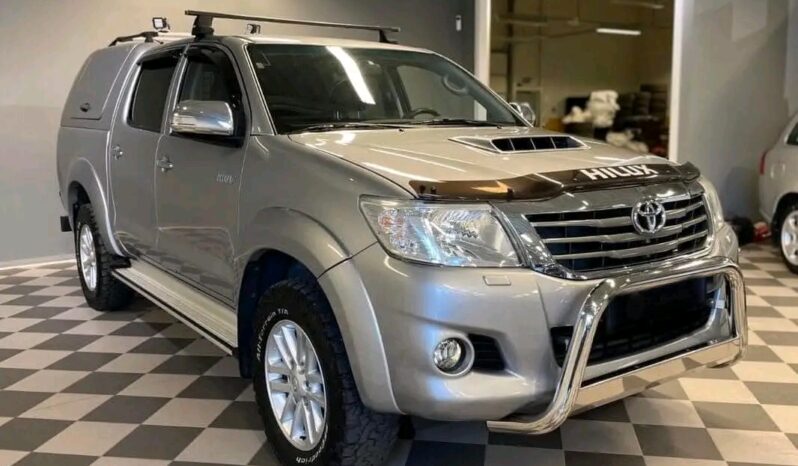 
								Toyota Hilux full									