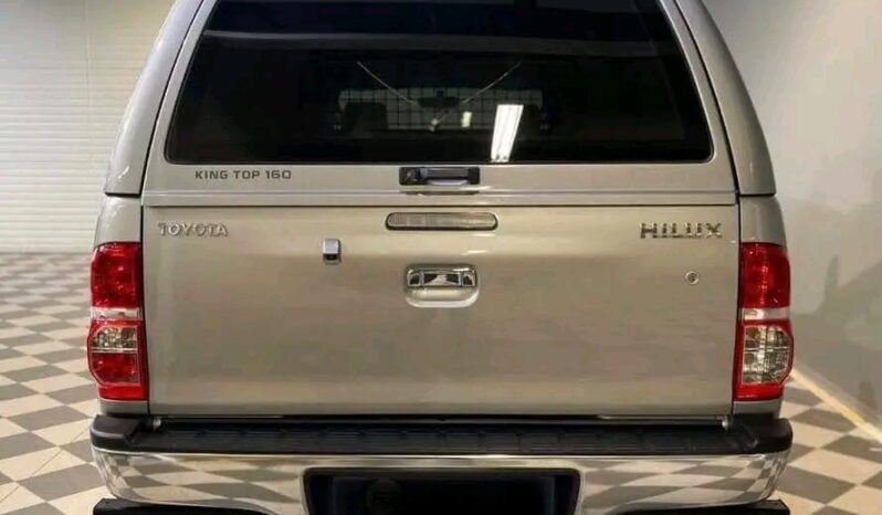 
								Toyota Hilux full									