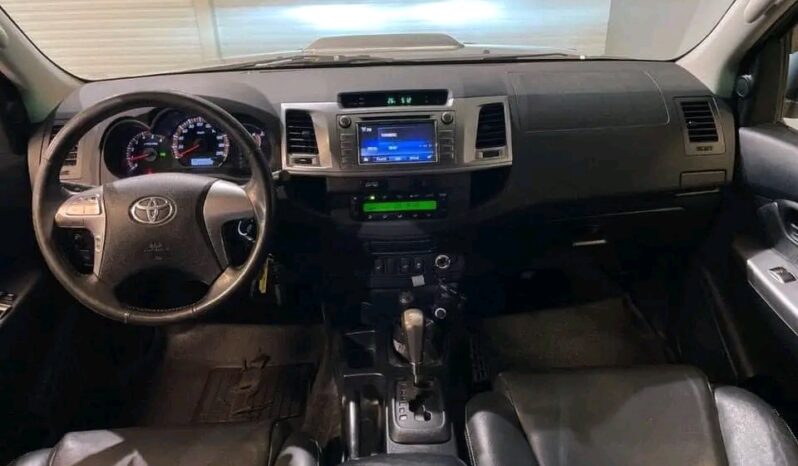 
								Toyota Hilux full									