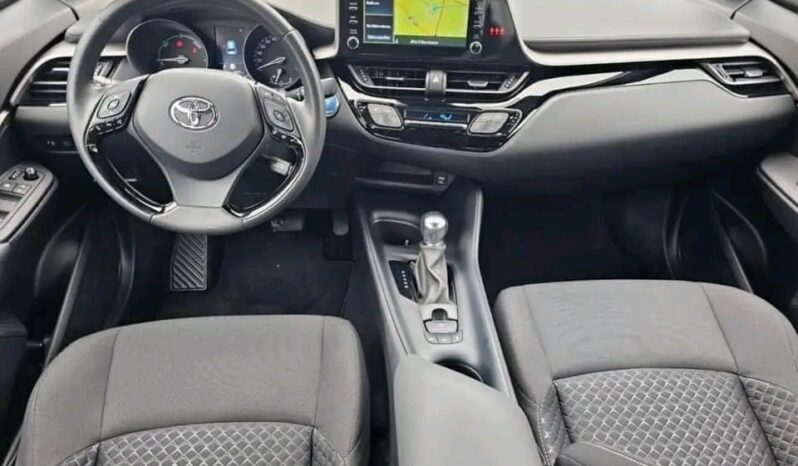 
								Toyota C-HR Hybrid full									