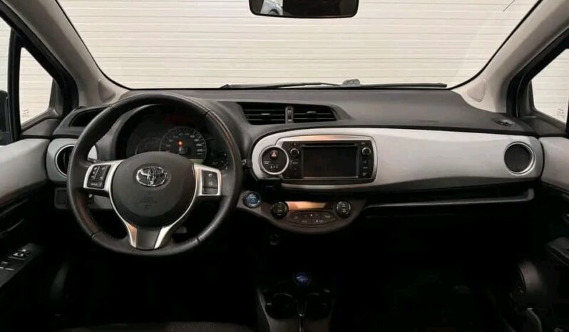 
								Toyota Yaris full									