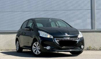 
										Peugeot 208 full									