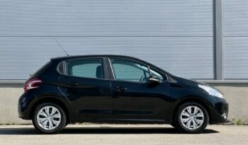 
										Peugeot 208 full									