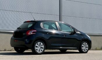 
										Peugeot 208 full									