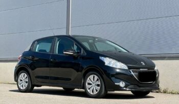 
										Peugeot 208 full									