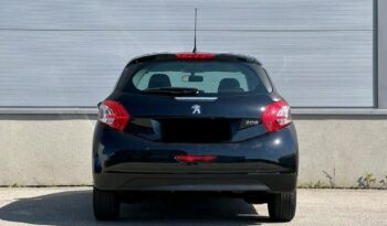 
										Peugeot 208 full									