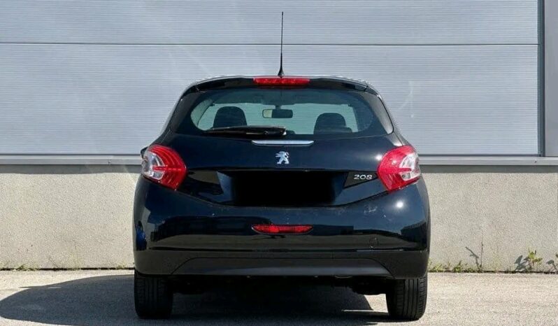 
								Peugeot 208 full									