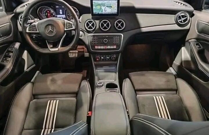 
								MERCEDES CLASSE A200 D FASCINATION 7G-DCT full									