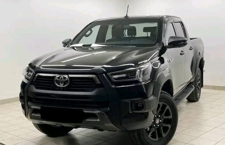 
								Toyota Hilux full									