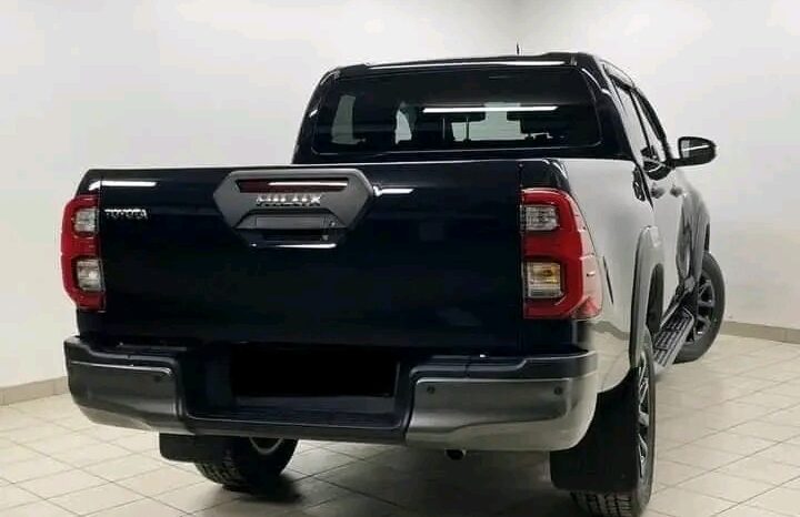 
								Toyota Hilux full									