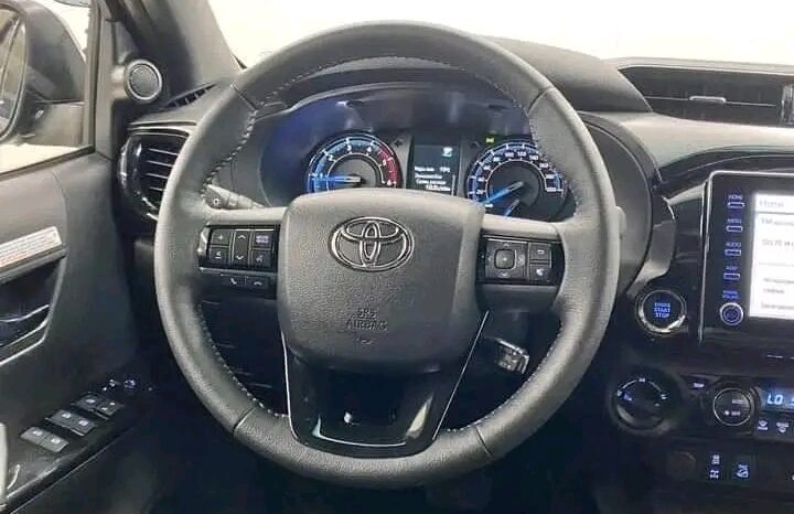 
								Toyota Hilux full									