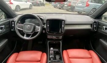 
										Volvo XC40 T4 full									