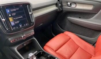 
										Volvo XC40 T4 full									