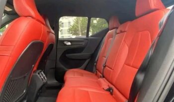 
										Volvo XC40 T4 full									