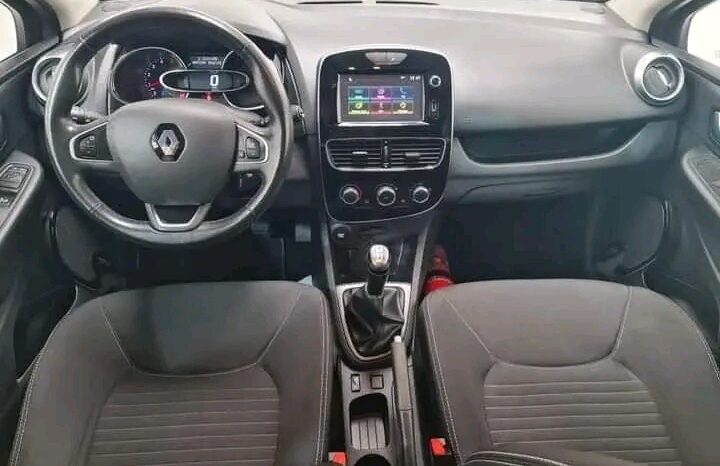 
								Renault Clio full									