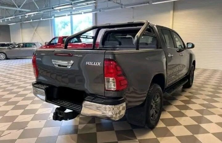 
								Toyota Hilux full									