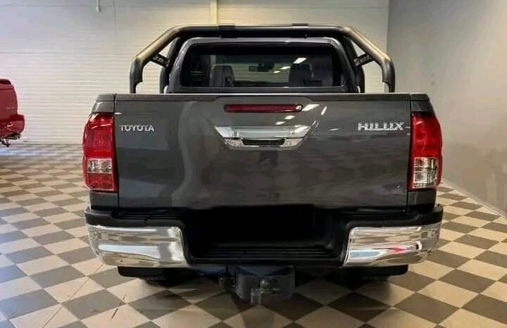 
								Toyota Hilux full									