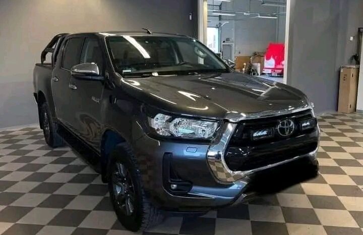 
								Toyota Hilux full									