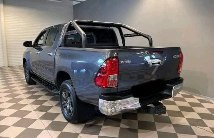 
								Toyota Hilux full									