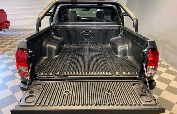 
								Toyota Hilux full									