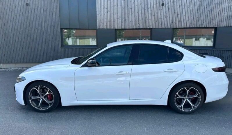 
								Alfa Romeo Giulia full									