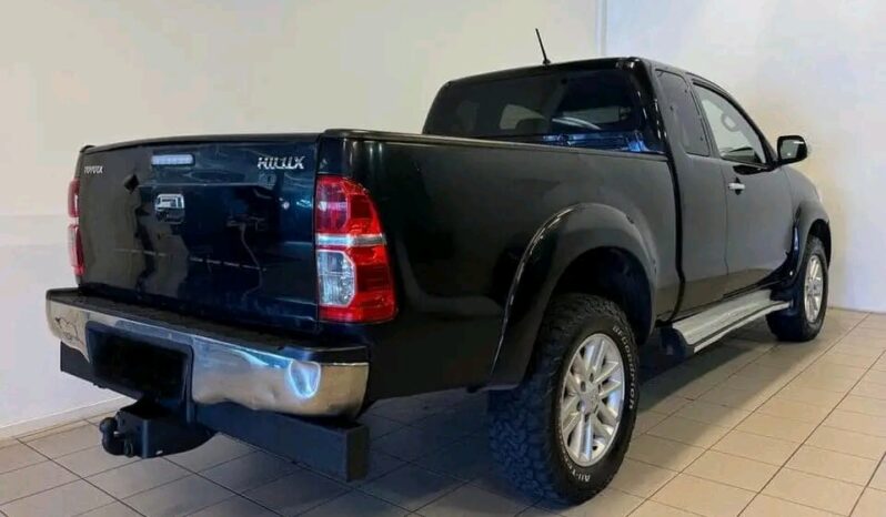 
								Toyota Hilux full									