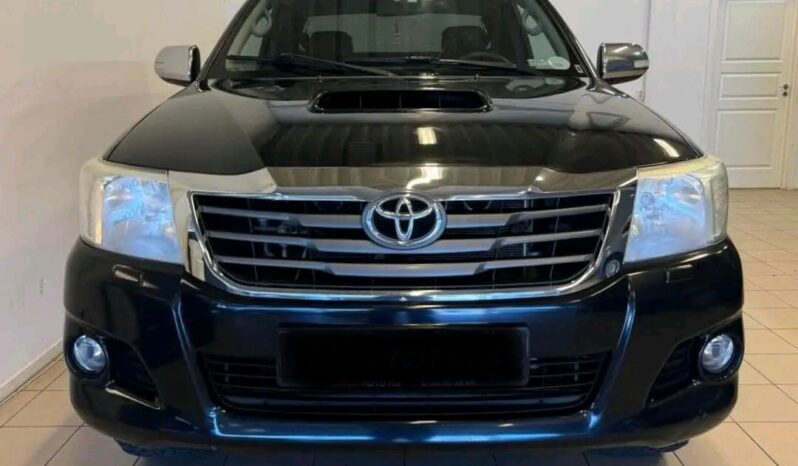 
								Toyota Hilux full									