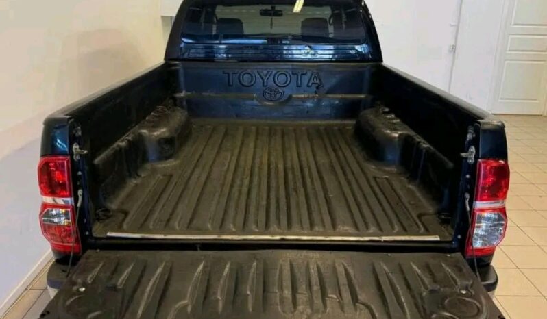 
								Toyota Hilux full									