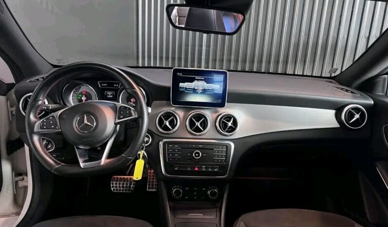 
								Mercedes-Benz CLA full									