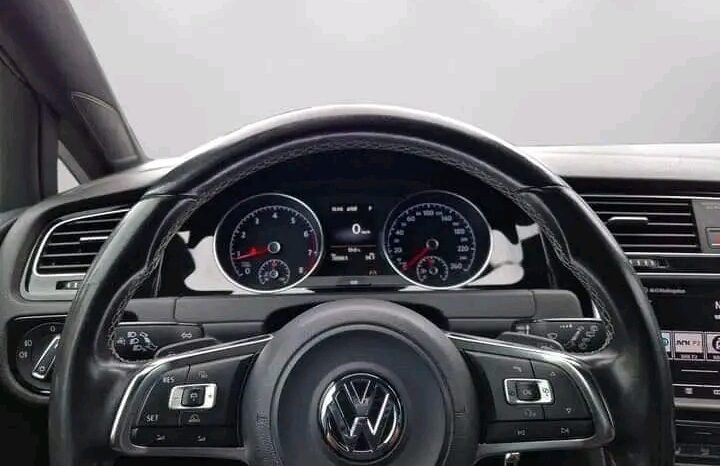 
								Volkswagen Golf full									