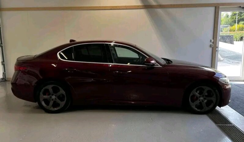 
								Alfa Roméo Giulia full									