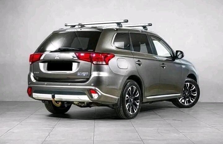 
								Mitsubishi Outlander full									