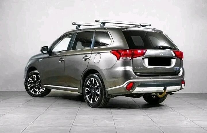 
								Mitsubishi Outlander full									