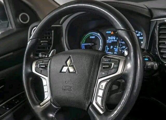 
								Mitsubishi Outlander full									