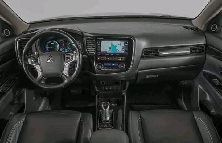 
								Mitsubishi Outlander full									