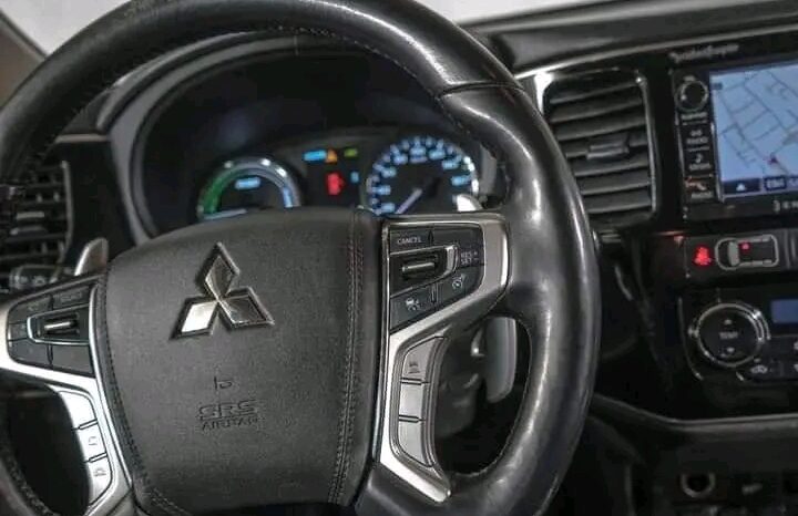 
								Mitsubishi Outlander full									