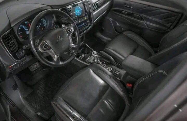 
								Mitsubishi Outlander full									