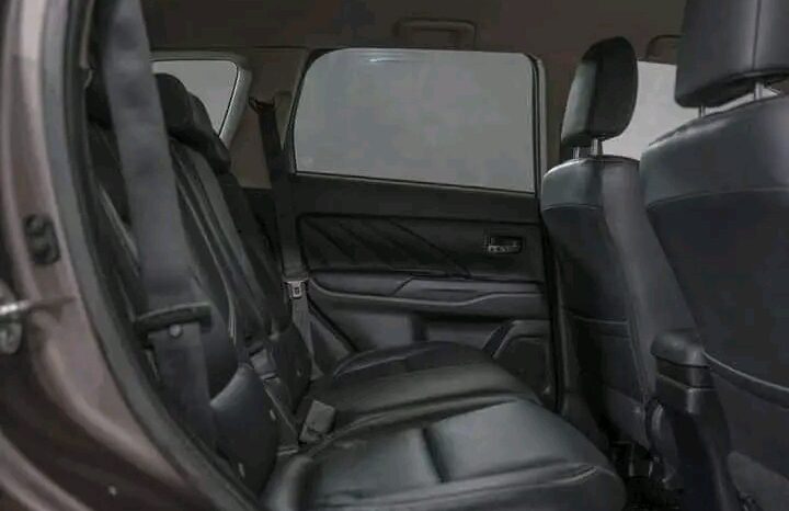 
								Mitsubishi Outlander full									