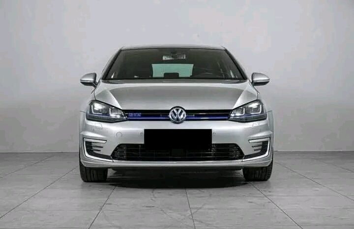 
								Volkswagen Golf full									