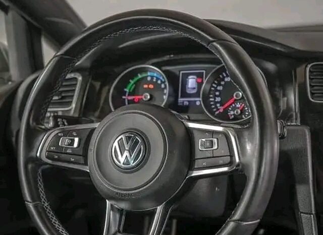 
								Volkswagen Golf full									